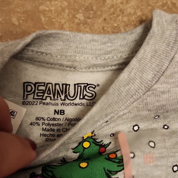 🐻  NWT Peanuts Sweatshirt Size NB - Picture 2 of 3